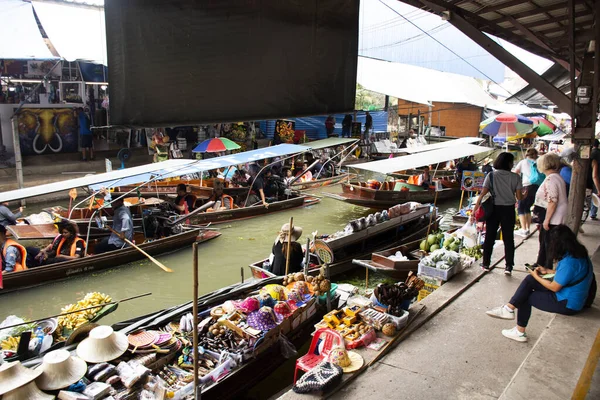 Ratchaburi Tailandia Octubre Los Tailandeses Venden Productos Alimenticios Barco Madera —  Fotos de Stock