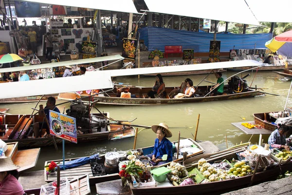 Ratchaburi Tailandia Octubre Los Tailandeses Venden Productos Alimenticios Barco Madera —  Fotos de Stock