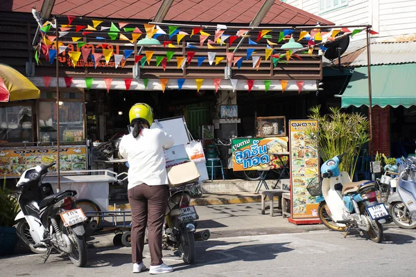 Nakhon Pathom Tailandia Noviembre Thai Women Food Drinks Delivery Sending — Foto de Stock