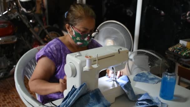 Bangkok Thailand March Thai Old Women Working Use Sewing Machine — Stock Video