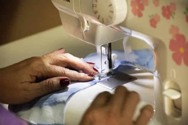 Las Ancianas Tailandesas Que Trabajan Utilizan Máquina Coser Hicieron Máscara —  Fotos de Stock