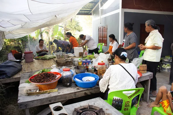 Yasothon Tailandia Enero Mujeres Hombres Tailandeses Cocinan Comida Estilo Esan — Foto de Stock