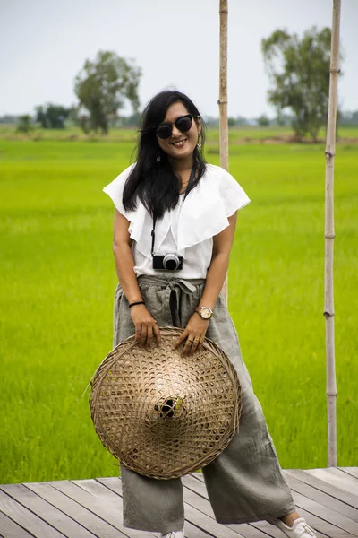 Viajeros Tailandesa Posando Retrato Para Tomar Una Foto Con Sombrero —  Fotos de Stock
