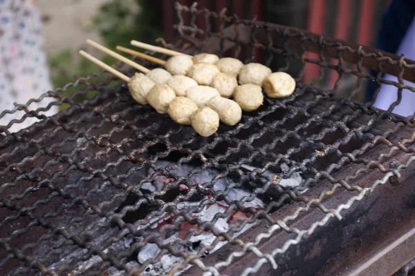 Gehaktbal Rundvlees Varkensvlees Kip Geroosterd Gegrild Koop Thaise Mensen Reizigers — Stockfoto