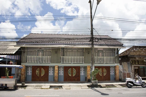 泰国帕大尼Tanyong Luloon区Krue Se清真寺或Masjid Kerisek街上的传统木屋 — 图库照片