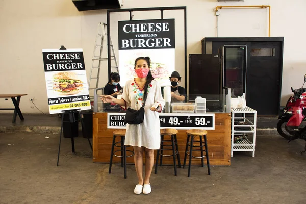 Bangkok Thailand April Thai People Working Cooking Premium Burger Sale — Stock Photo, Image