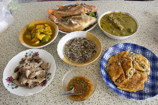 Местная Тайская Кухня Южный Стиль Набор Обслуживания Обед Семьи Людей — стоковое фото