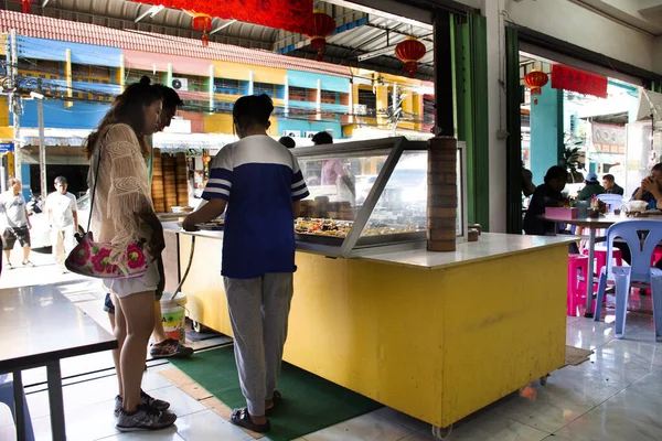 Yala Thailand 사람들은 2019 타이의 얄라에서 길거리 식당에서 합계와 만두와 — 스톡 사진