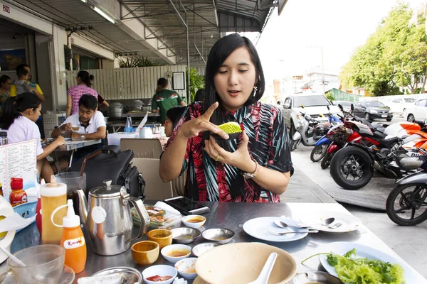 Songkla Tailandia Agosto Las Mujeres Tailandesas Seleccionan Comprar Comer Dim — Foto de Stock