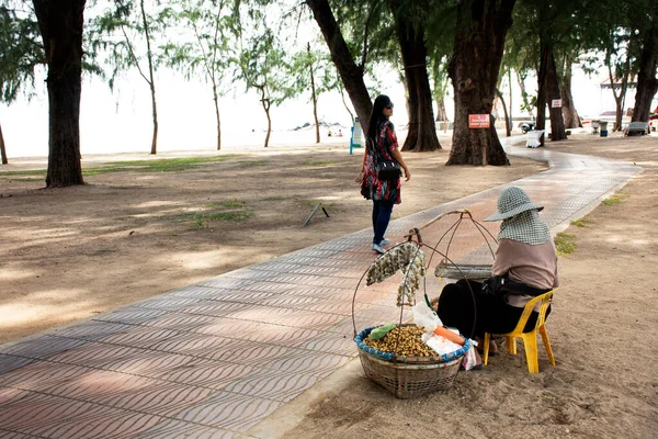 Songkla Tailandia Agosto Vendedora Personas Tailandesas Con Canasta Vendedor Ambulante — Foto de Stock