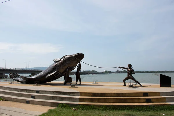 Songkhla Tailandia Agosto Estatua Acuicultura Del Pescador Jardín Junto Río — Foto de Stock