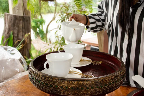 Мандрівників Гостя Терасі Ресторану Курортному Готелі Таїланді Виставлено Чашечку Чаю — стокове фото