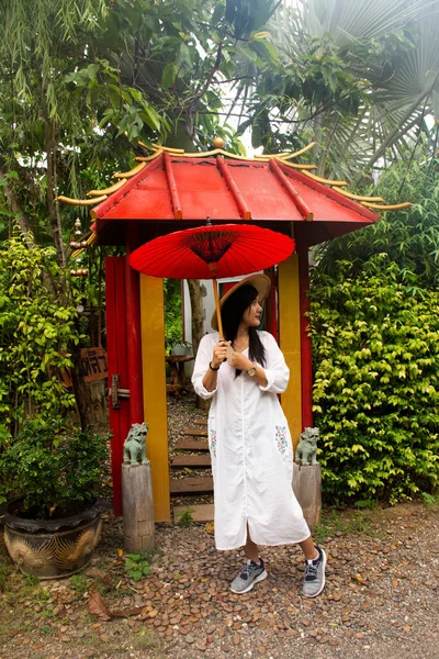 Travelers Thai Women Wearing Clothes Vietnamese Ethnic Style Bamboo Hat — Stock Photo, Image