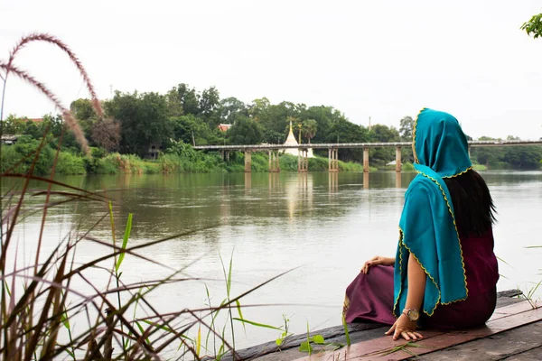Viajantes Tailandeses Mulheres Sozinhas Vestindo Roupas Mon Estilo Étnico Para — Fotografia de Stock