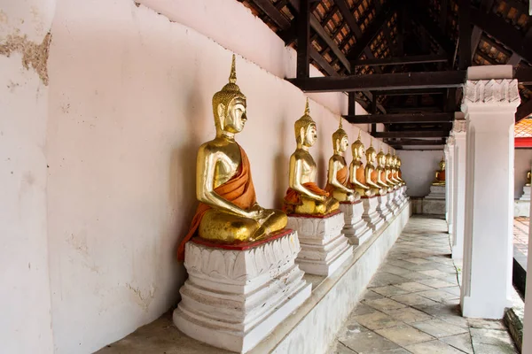 Ратчабури Тайланд Сентября Статуи Будды Путешественников Тайцы Посещают Уважают Молитву — стоковое фото