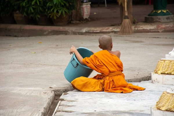 Nakhon Phanom Tailandia Octubre Niños Novatos Trabajando Limpiando Guardando Basura — Foto de Stock
