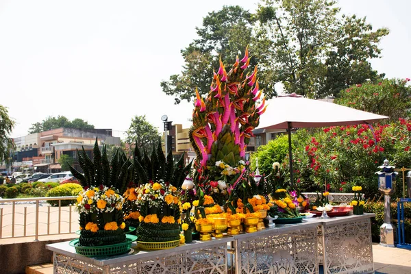 Nakhon Phanom Tajlandia Październik Ofiarowanie Dekoracji Kwiatów Dla Ludzi Szanujących — Zdjęcie stockowe