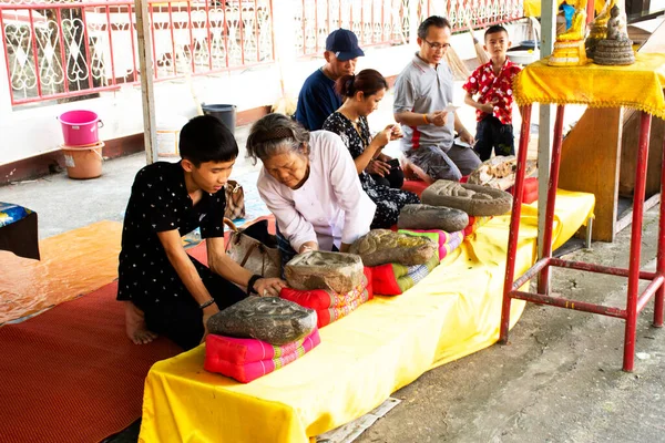 Нахон Фаном Тайланд Октября Тайцы Иностранные Путешественники Уважают Молитву Обряд — стоковое фото