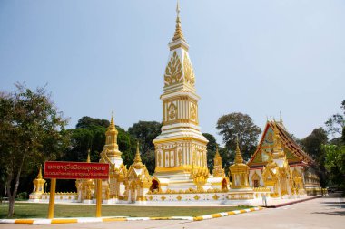 NAKHON PHANOM, THAILAND - 2 EKİM: Phra Wat Maruk Kha Nakhon Tapınağı Gezgin ve Tayland halkı için Ming Mueang 2 Ekim 2019 'da Nakhon Phanom, Tayland' da ziyaret ve ibadet