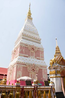 NAKHON PHANOM, THAILAND - 2 Ekim 2019 tarihinde Nakhon Phanom, Tayland 'da ziyaret ve saygı duaları için Renu Nakhon Tapınağı 