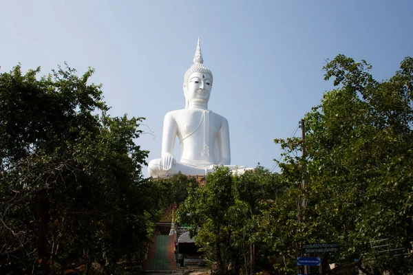 Mukdahan Tailandia Octubre Gran Estatua Buda Blanca Montaña Para Que — Foto de Stock