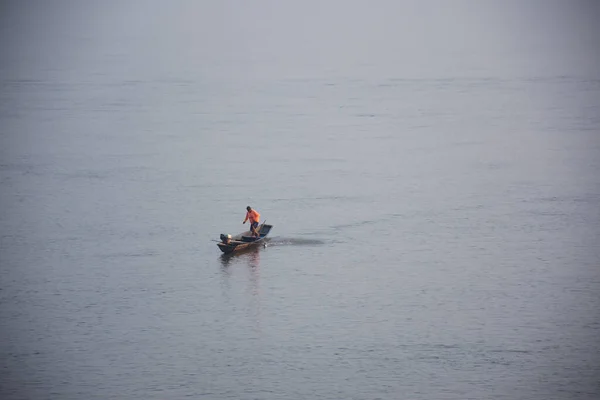 Thai Und Laos Menschen Reiten Long Tail Boat Zum Angeln — Stockfoto