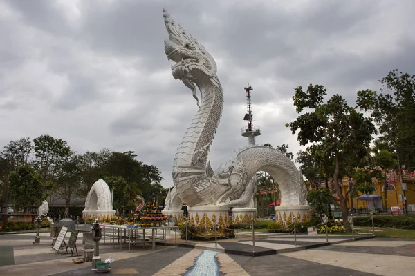 Mukdahan Thailand November Big White Naka Statue Thai People Travelers — Stock Photo, Image