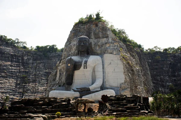 Suphan Buri Tailândia Outubro Big Buddha Esculpir Penhasco Pedra Wat — Fotografia de Stock