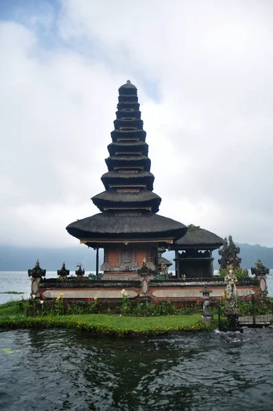 Gezginler Için Pura Ulun Danu Bratan Veya Pura Bratan Hindu — Stok fotoğraf