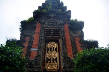 Ubud Sarayı ya da Puri Saren Agung tarihi yapı kompleksinin iç tasarım ve dış dekorasyonu gezginler için Ubud 'da bulunan Endonezya' nın Bali kentindeki Gianyar Regency 'ye seyahat