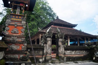 Gezginler için Pura Ulun Danu Bratan veya Pura Bratan Hindu Şii tapınağı arkeolojik sitesi insanların Bratan 'da Bali, Endonezya' da Bedugul yakınlarındaki ibadete ve ibadete gittiği ve saygı duyduğu antik bir yapı.