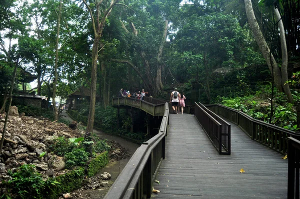 Bali Indonesia Marzo Los Indonesios Balineses Los Viajeros Extranjeros Visitan — Foto de Stock