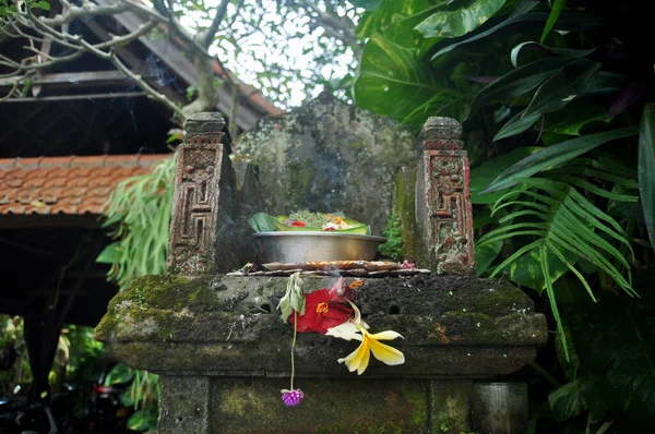 stock image Sacrificial offering set balinese and indonesian style rite offer to deity angel god of hindu in ancient and ruins pura building at Ubud town city in Bali, Indonesia