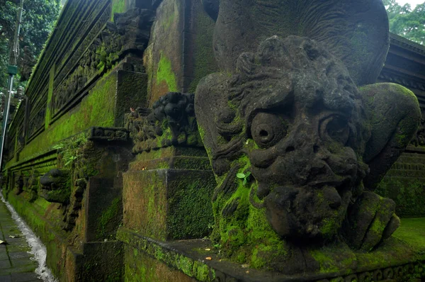 Művészeti Szobor Faragott Antik Istenség Angyal Isten Hindu Szobor Balinéz — Stock Fotó