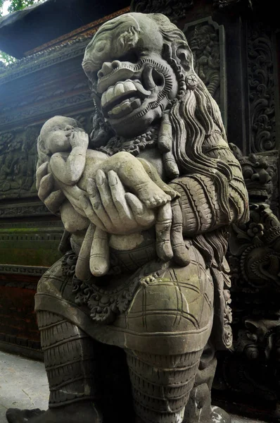 Kunstskulptur Und Geschnitzte Antike Gottheit Engelgott Der Hindu Statue Balinesischen — Stockfoto