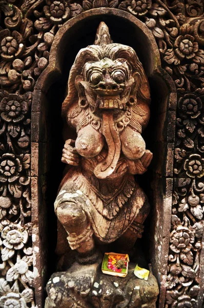 Sanat Eseri Oyulmuş Antik Tanrısal Melek Ubud Sarayı Ndaki Hint — Stok fotoğraf