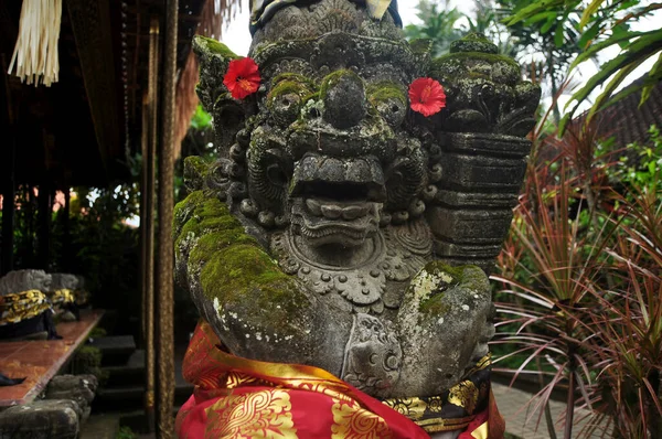 Kunstsculptuur Gesneden Antieke Godheid Engel God Van Hindoe Standbeeld Balinese — Stockfoto