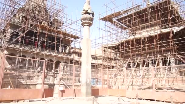 Nepalees Arbeider Aan Het Werk Herstellen Renoveren Oude Gebouw Ruïnes — Stockvideo