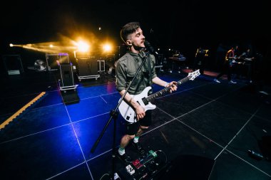 Minsk - 29 Nisan 2018: Popüler rock grubu Nuteki sahnede. 29 Nisan 2018 'de Minsk, Belarus