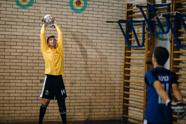 Minsk, Belarus - 19 Ekim 2018: Tanımlanamayan yerel takım oyuncusu