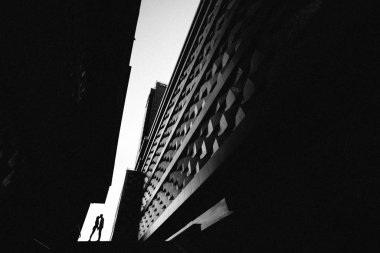 Şehirde öpüşme Romantik Çift