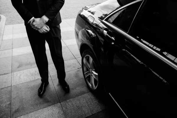 Valet Hand Opening Grey Car Door Stree — Foto de Stock