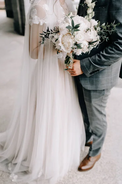 합법적 커플이야 결혼식 포옹하는 신부와 — 스톡 사진