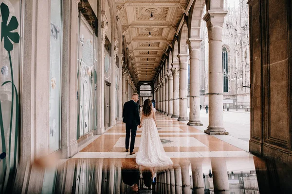 Porträt Eines Wunderschönen Hochzeitspaares Italien — Stockfoto