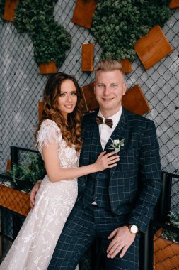 Restoranda muhteşem bir düğün çifti portresi