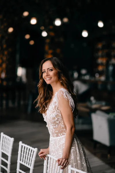 Junge Kaukasische Braut Hochzeitstag — Stockfoto