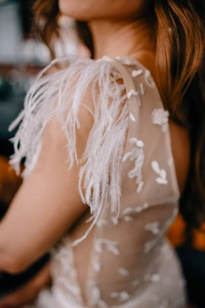 Молодая Кавказская Невеста Красивом Платье — стоковое фото