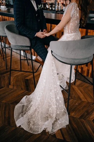 Porträt Eines Wunderschönen Hochzeitspaares Café — Stockfoto