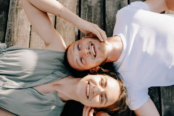 Loving Couple Sitting Pier Lake Summer Sunset — Stock Photo, Image