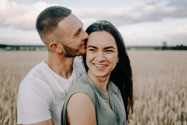 Güzel Erkek Kadının Aşk Hikayesi — Stok fotoğraf